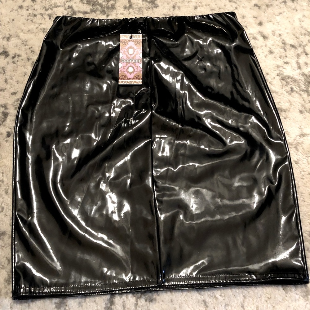 NWT patent Boohoo mini skirt